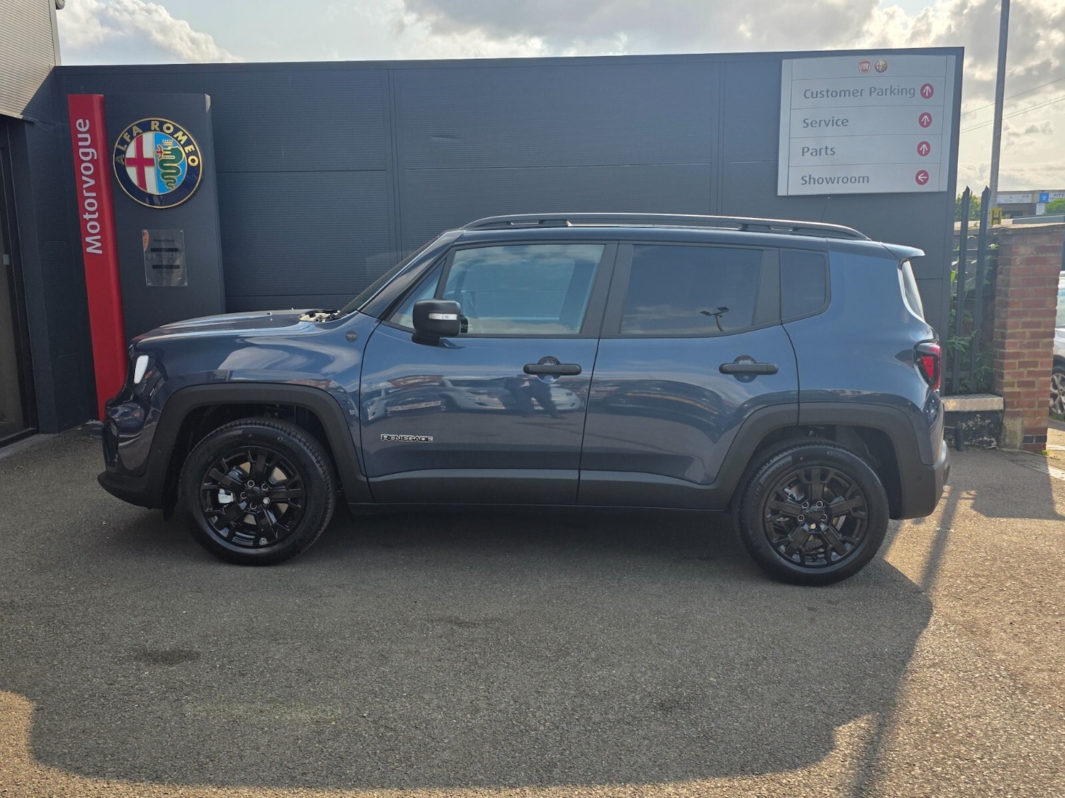 Used Jeep Renegade 2025 for sale - 76977725: Photo 4