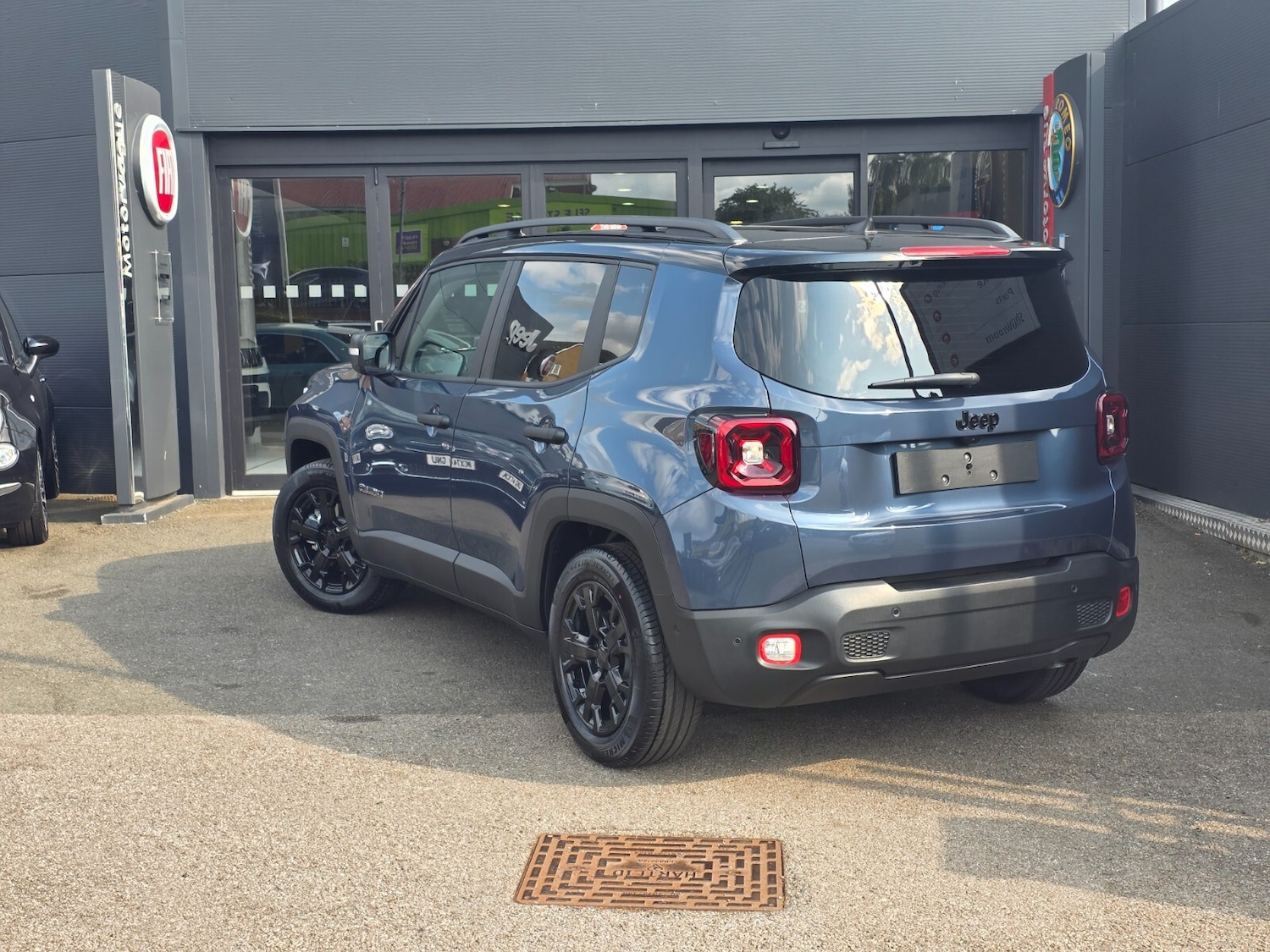 Used Jeep Renegade 2025 for sale - 76977725: Photo 5