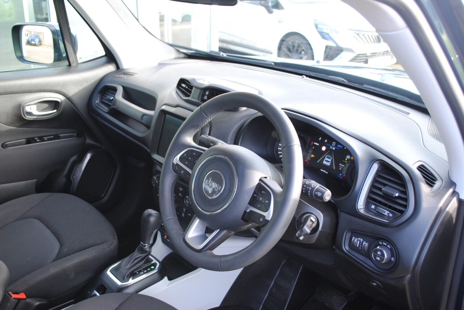 Used Jeep Renegade 2021 for sale - 76868762: Photo 2