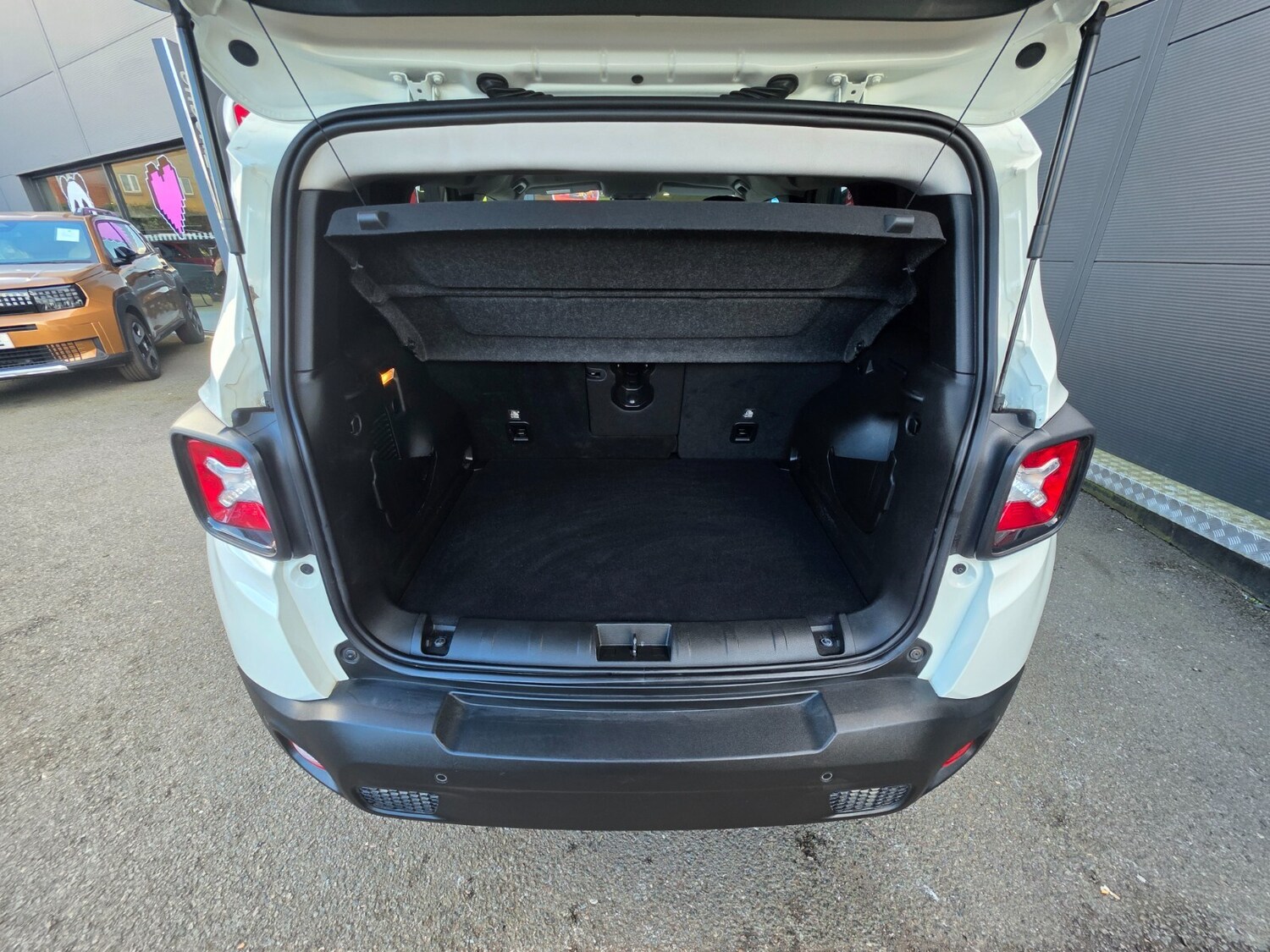 Used Jeep Renegade 2022 for sale - 77927361: Photo 32