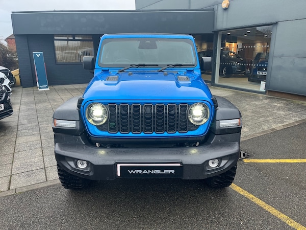 Used Jeep Wrangler 2024 for sale - 75354677: Photo 2