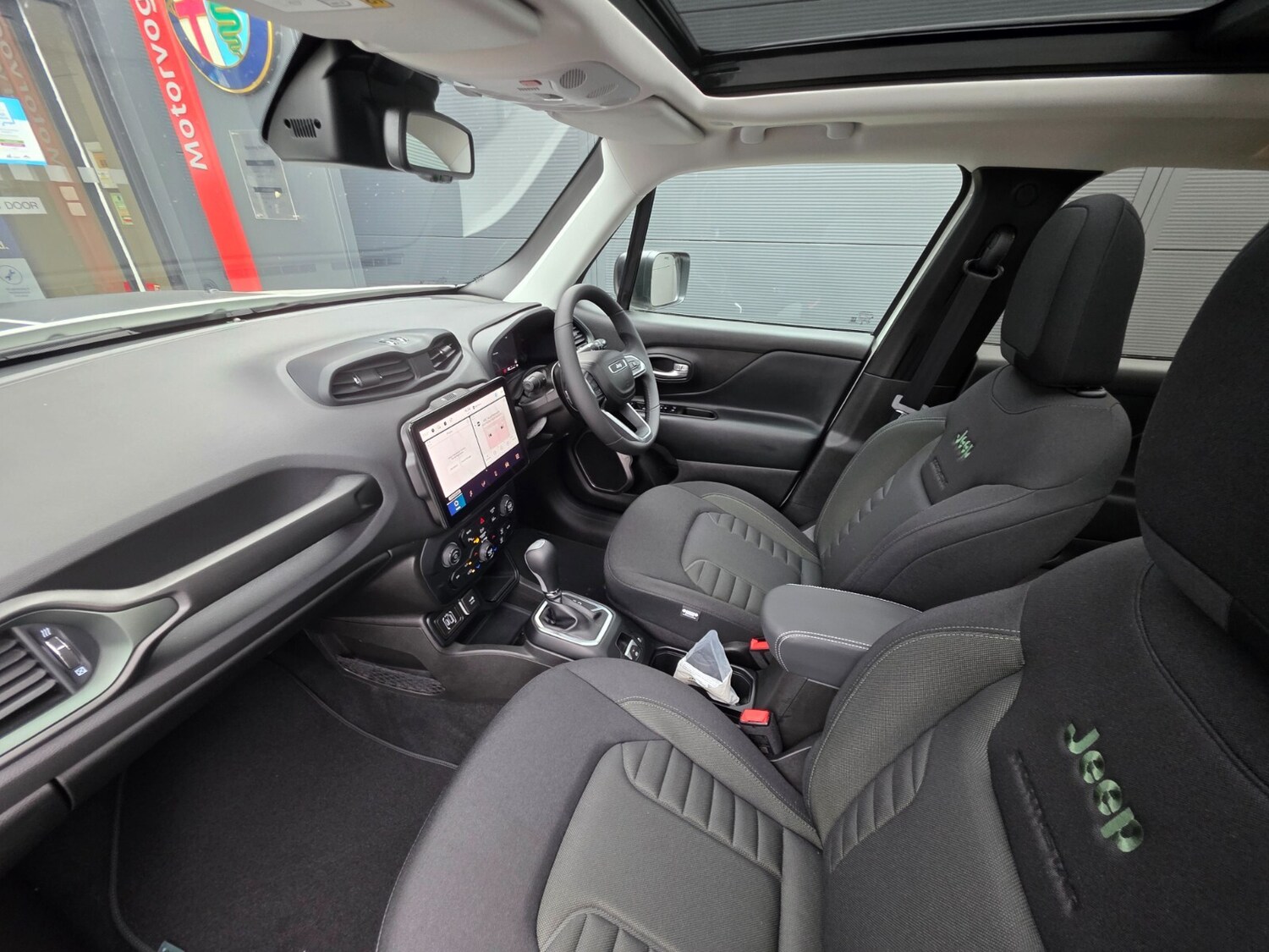 Used Jeep Renegade 2025 for sale - 76869054: Photo 25