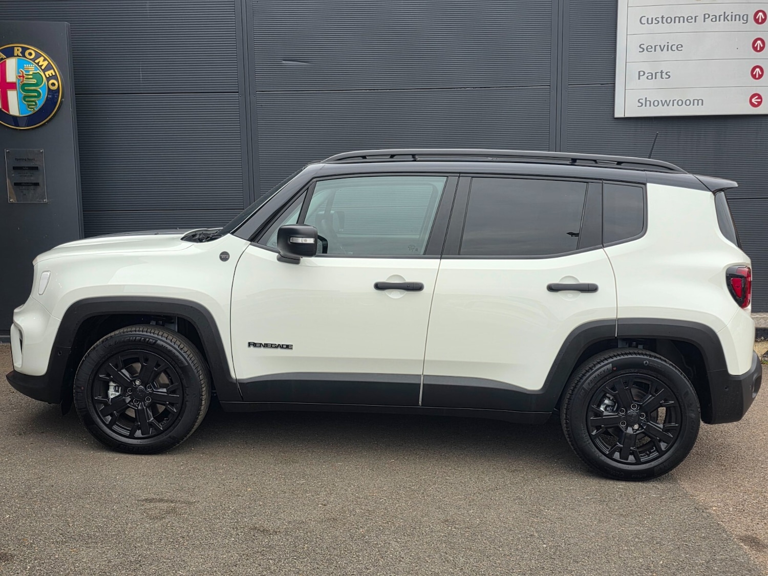 Used Jeep Renegade 2025 for sale - 76869054: Photo 4