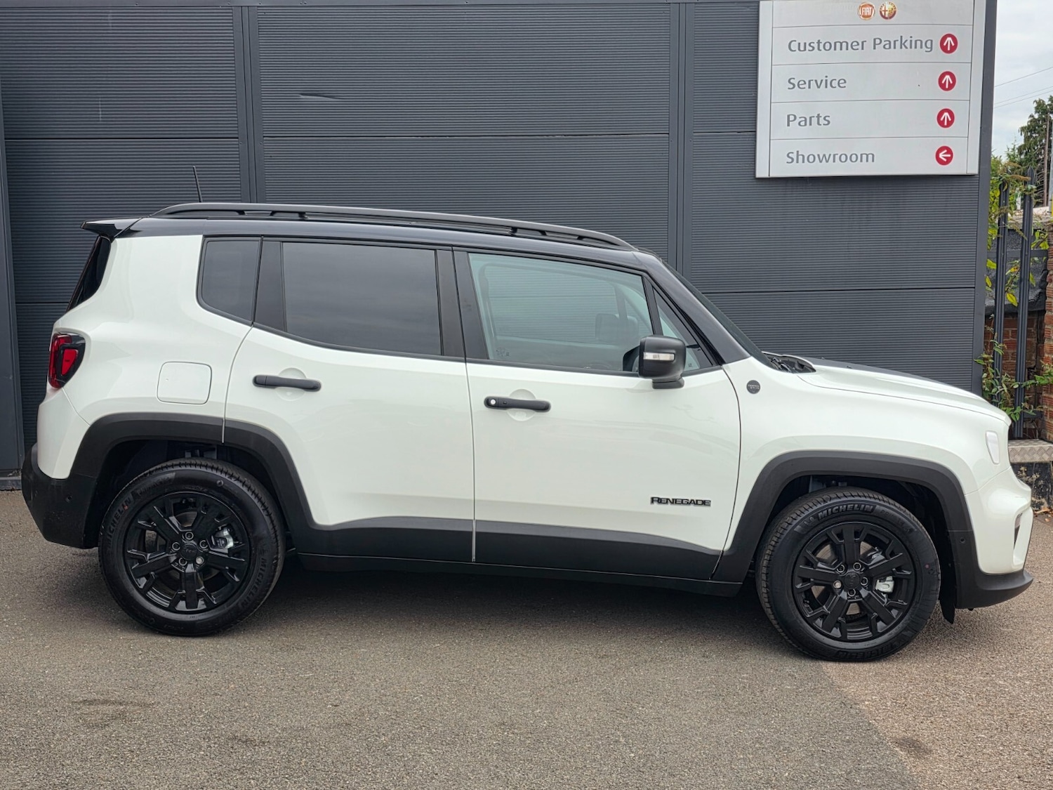 Used Jeep Renegade 2025 for sale - 76869054: Photo 8