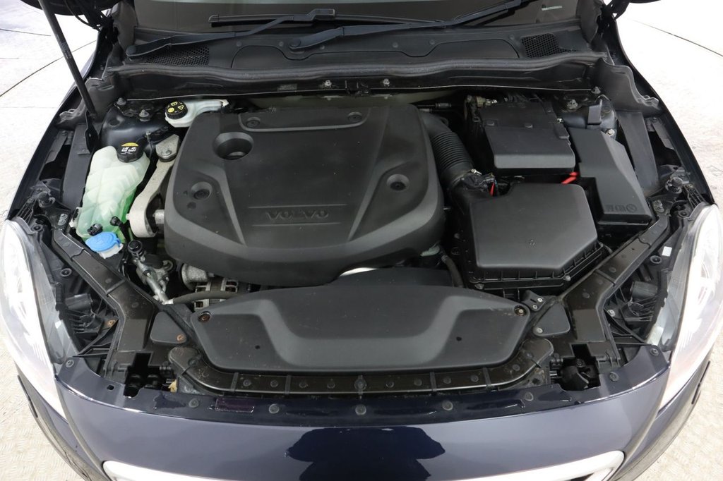 Used Volvo V40 Cross Country 2016 for sale - 76632574: Photo 10