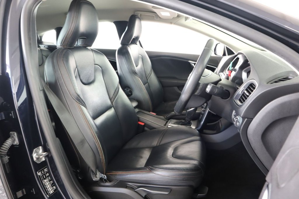 Used Volvo V40 Cross Country 2016 for sale - 76632574: Photo 17