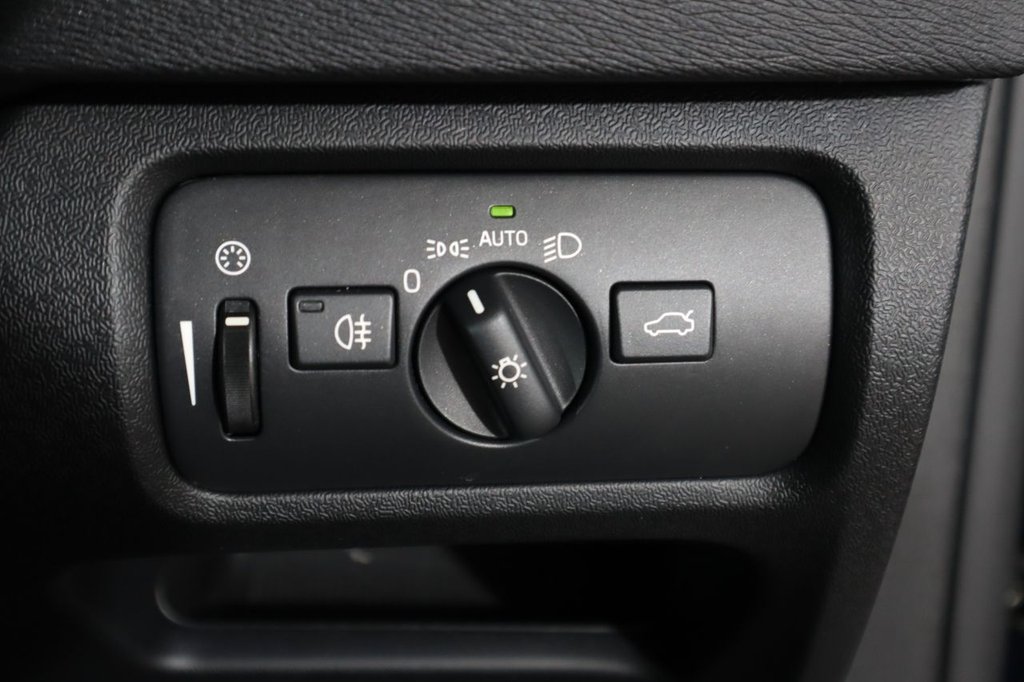 Used Volvo V40 Cross Country 2016 for sale - 76632574: Photo 45