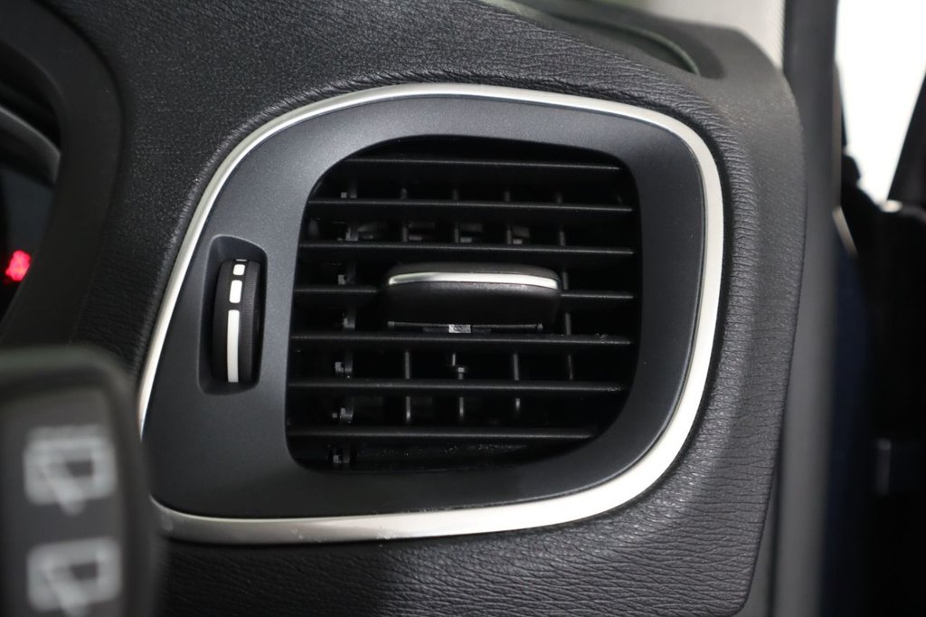 Used Volvo V40 Cross Country 2016 for sale - 76632574: Photo 46