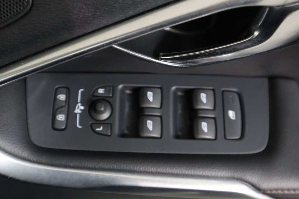 Used Volvo V40 Cross Country 2016 for sale - 76632574: Photo 47