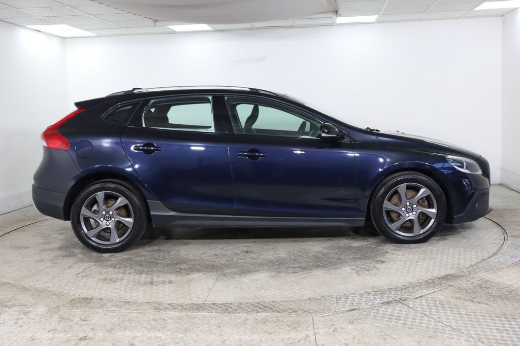 Used Volvo V40 Cross Country 2016 for sale - 76632574: Photo 7