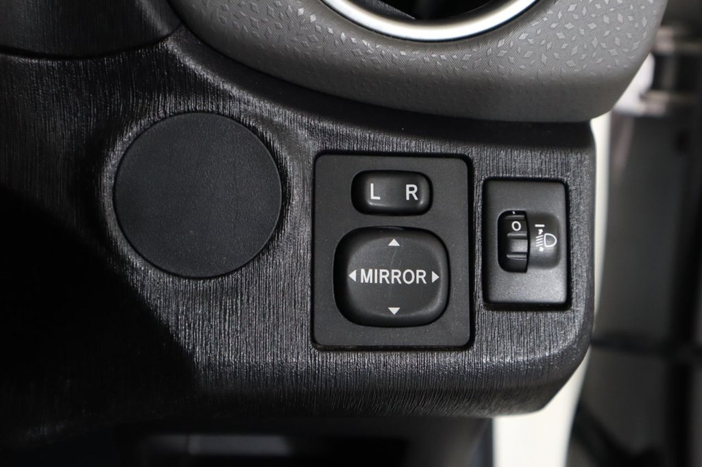 Used Toyota Yaris 2012 for sale - 76470586: Photo 33