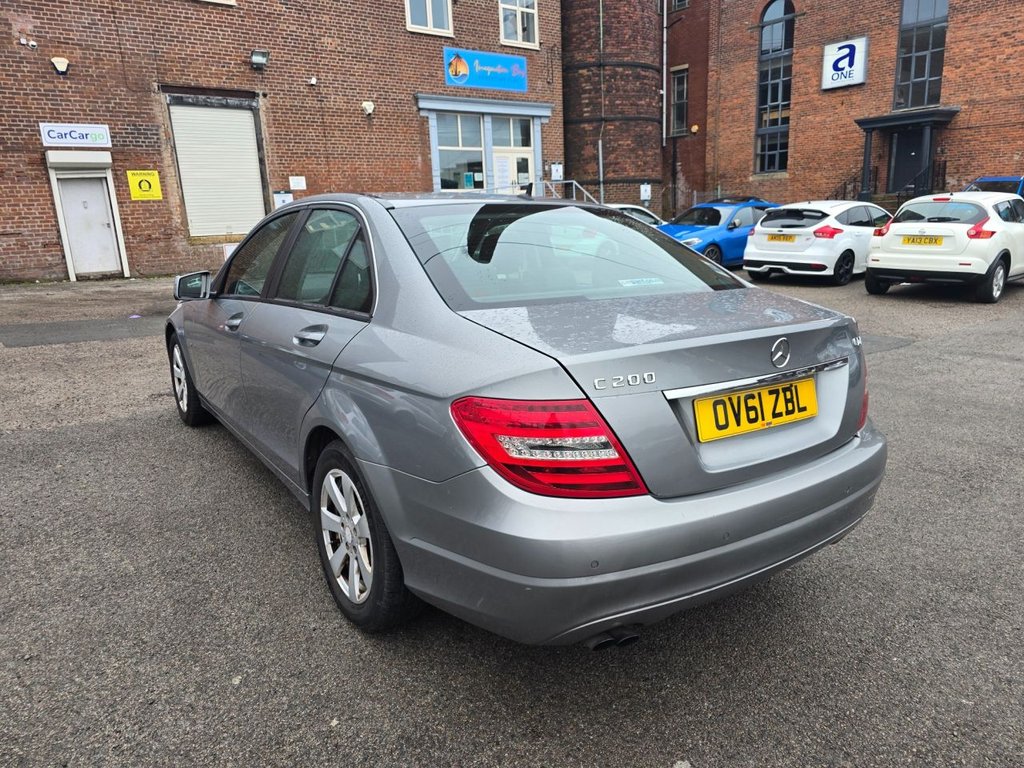 Used Mercedes-Benz C Class 2012 for sale - 77139999: Photo 4