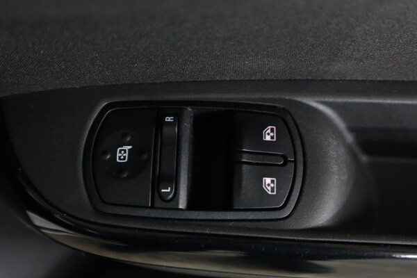 Used Vauxhall Corsa 2015 for sale - 75573676: Photo 30