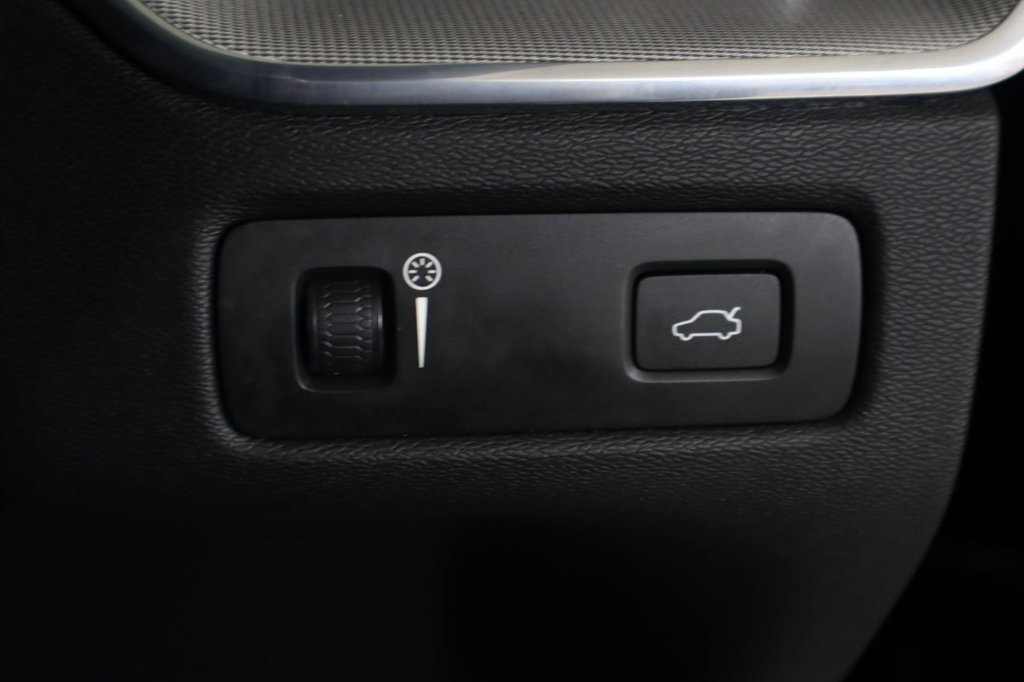 Used Volvo XC60 2020 for sale - 78110924: Photo 38