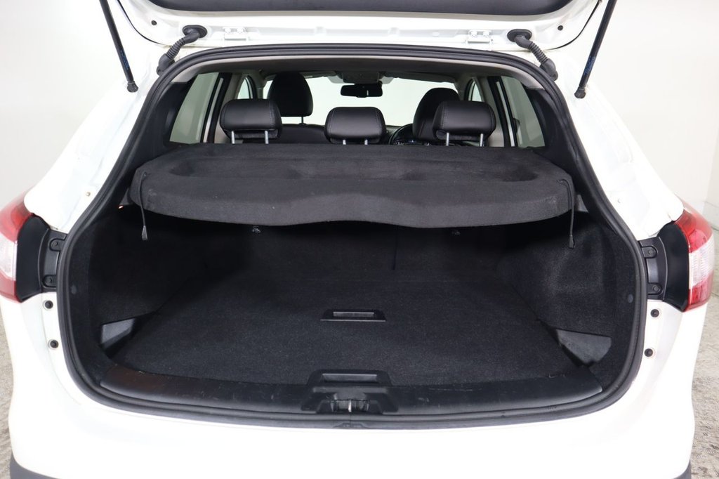 Used Nissan Qashqai 2015 for sale - 78154280: Photo 9