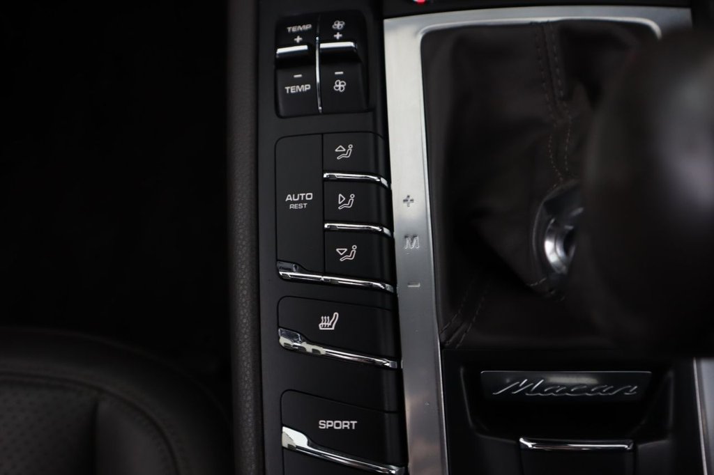 Used Porsche Macan 2015 for sale - 77835975: Photo 32