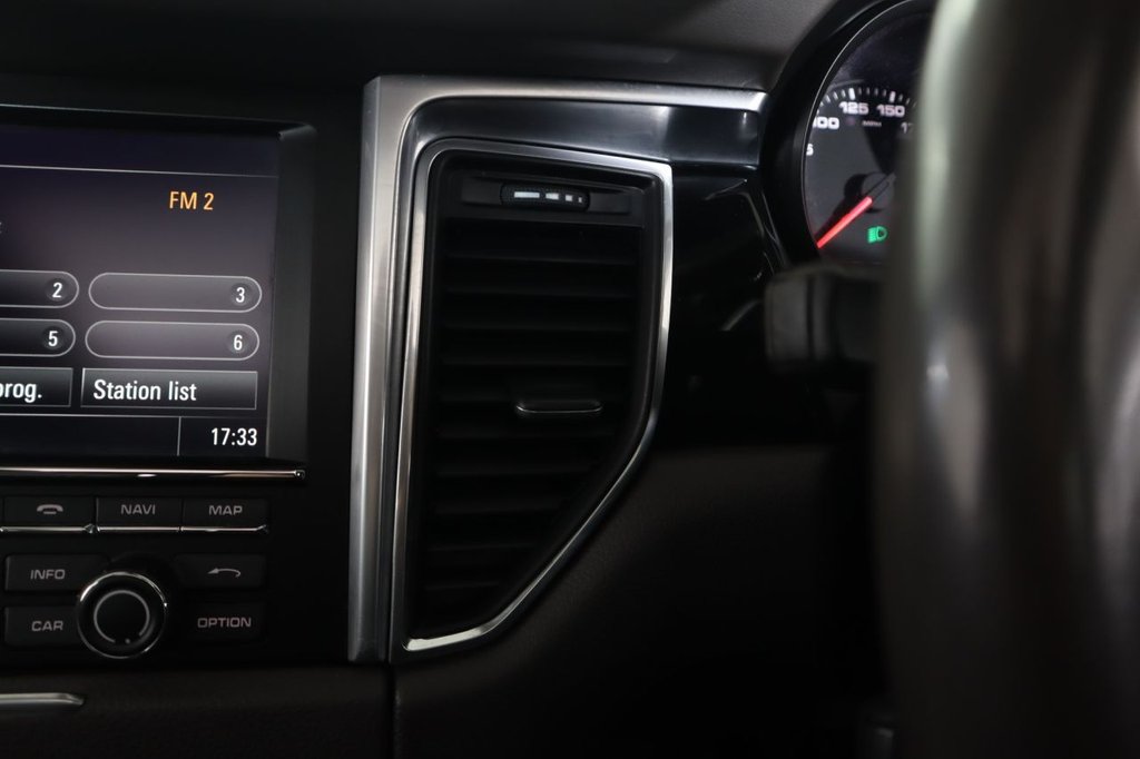 Used Porsche Macan 2015 for sale - 77835975: Photo 37