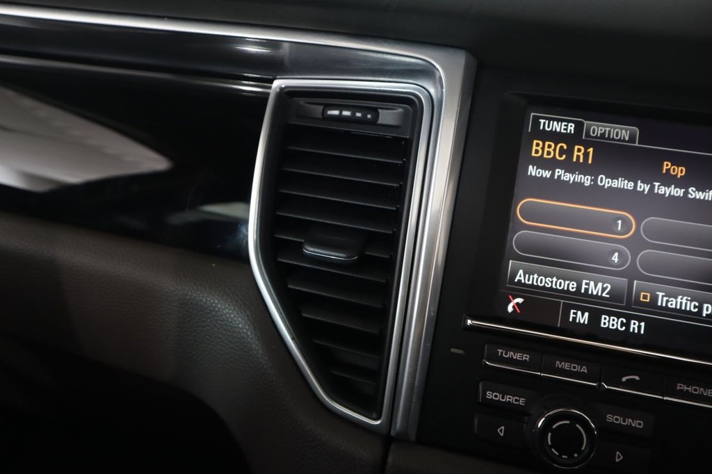 Used Porsche Macan 2015 for sale - 77835975: Photo 38