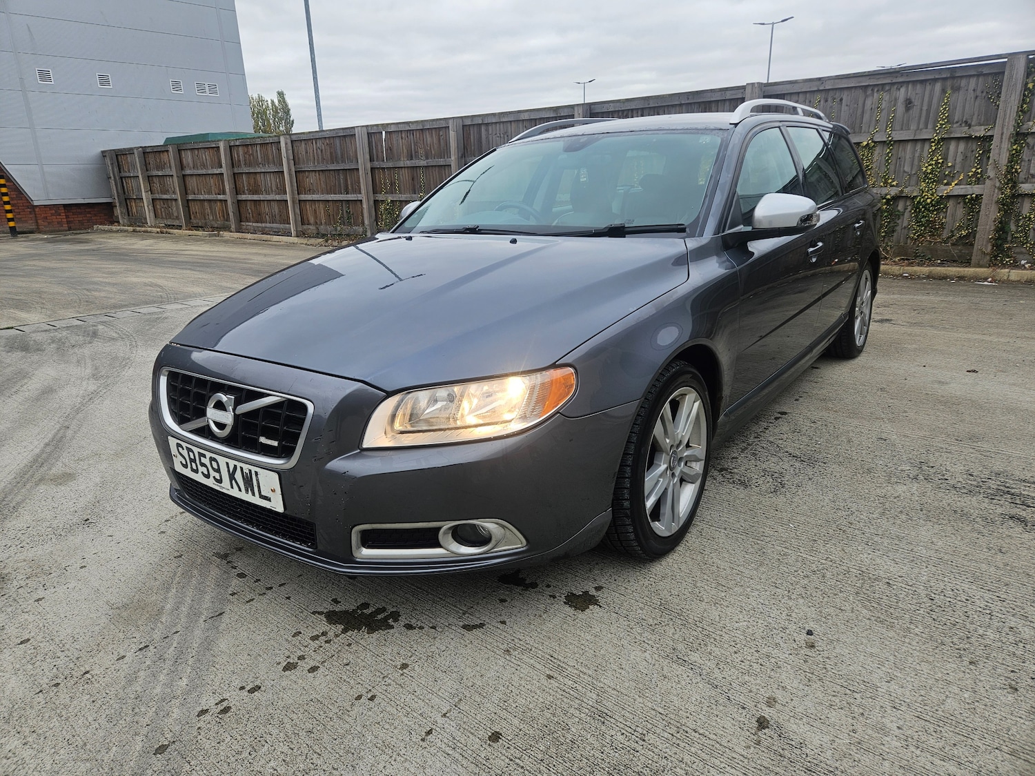 Used Volvo V70 2010 for sale - 76382787: Photo 3