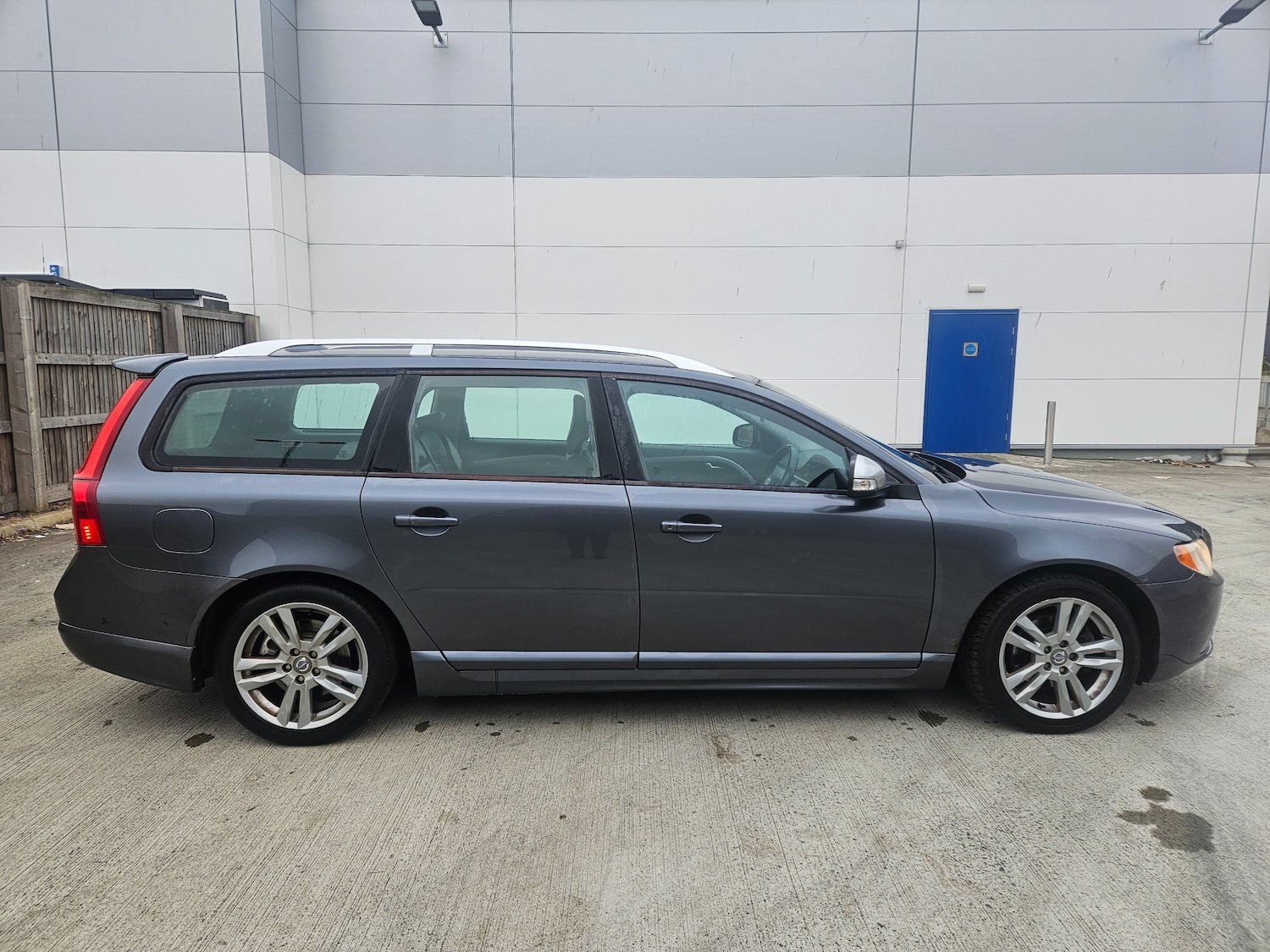 Used Volvo V70 2010 for sale - 76382787: Photo 8