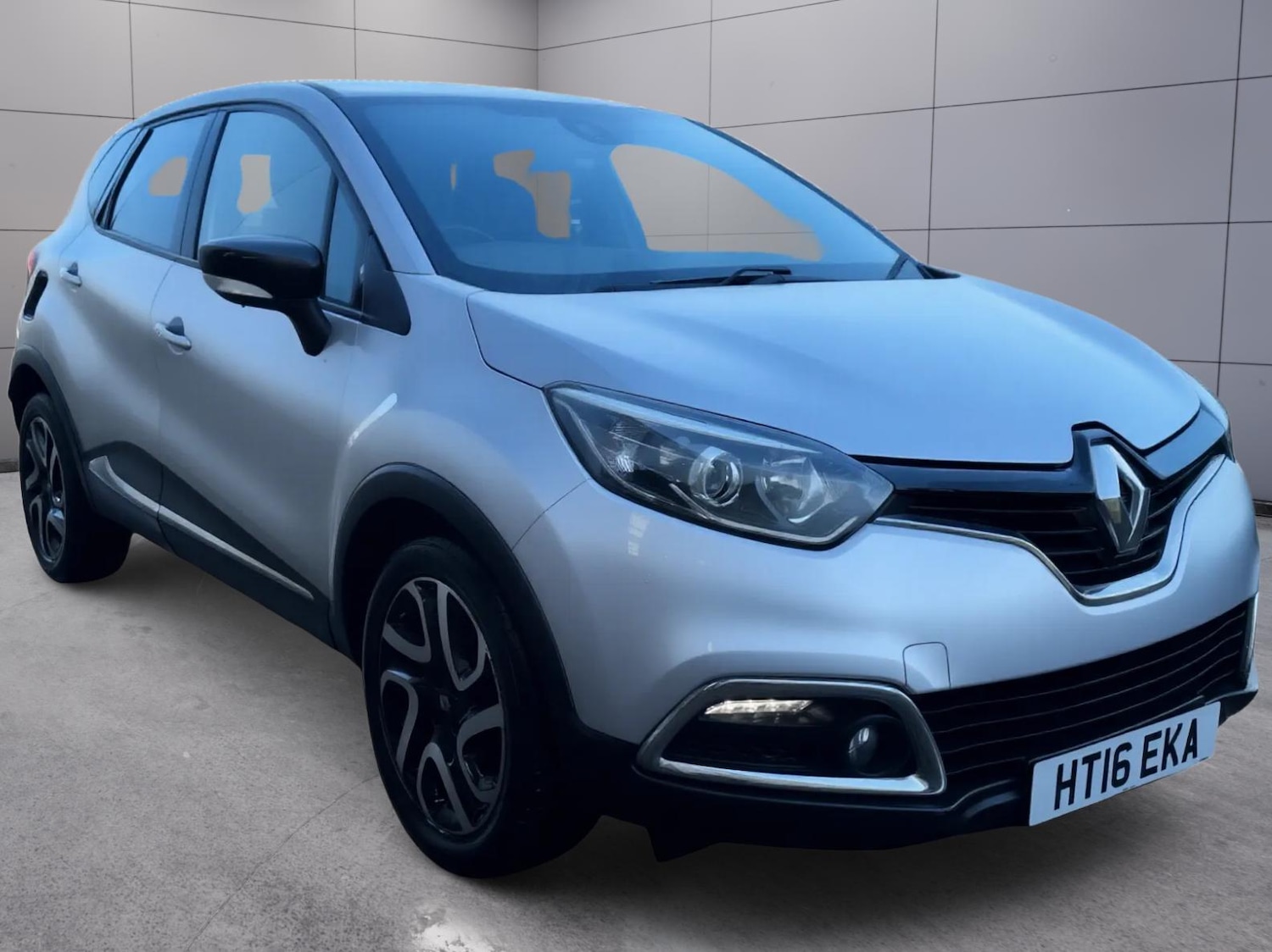 Used Renault Captur for sale - 78139766: Photo 2