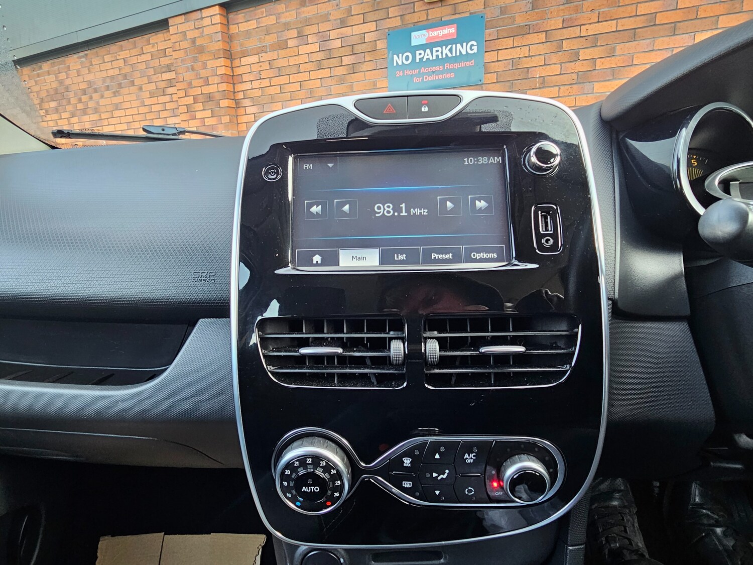 Used Renault Clio 2015 for sale - 77997651: Photo 12