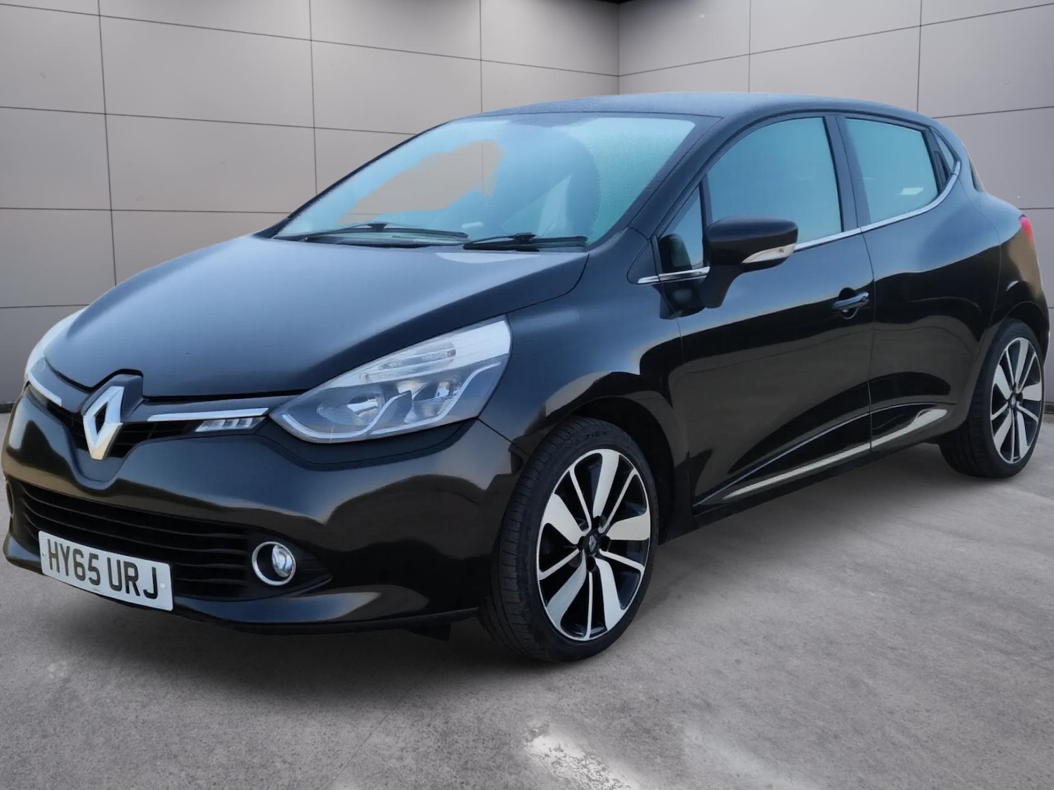 Used Renault Clio 2015 for sale - 77997651: Photo 2
