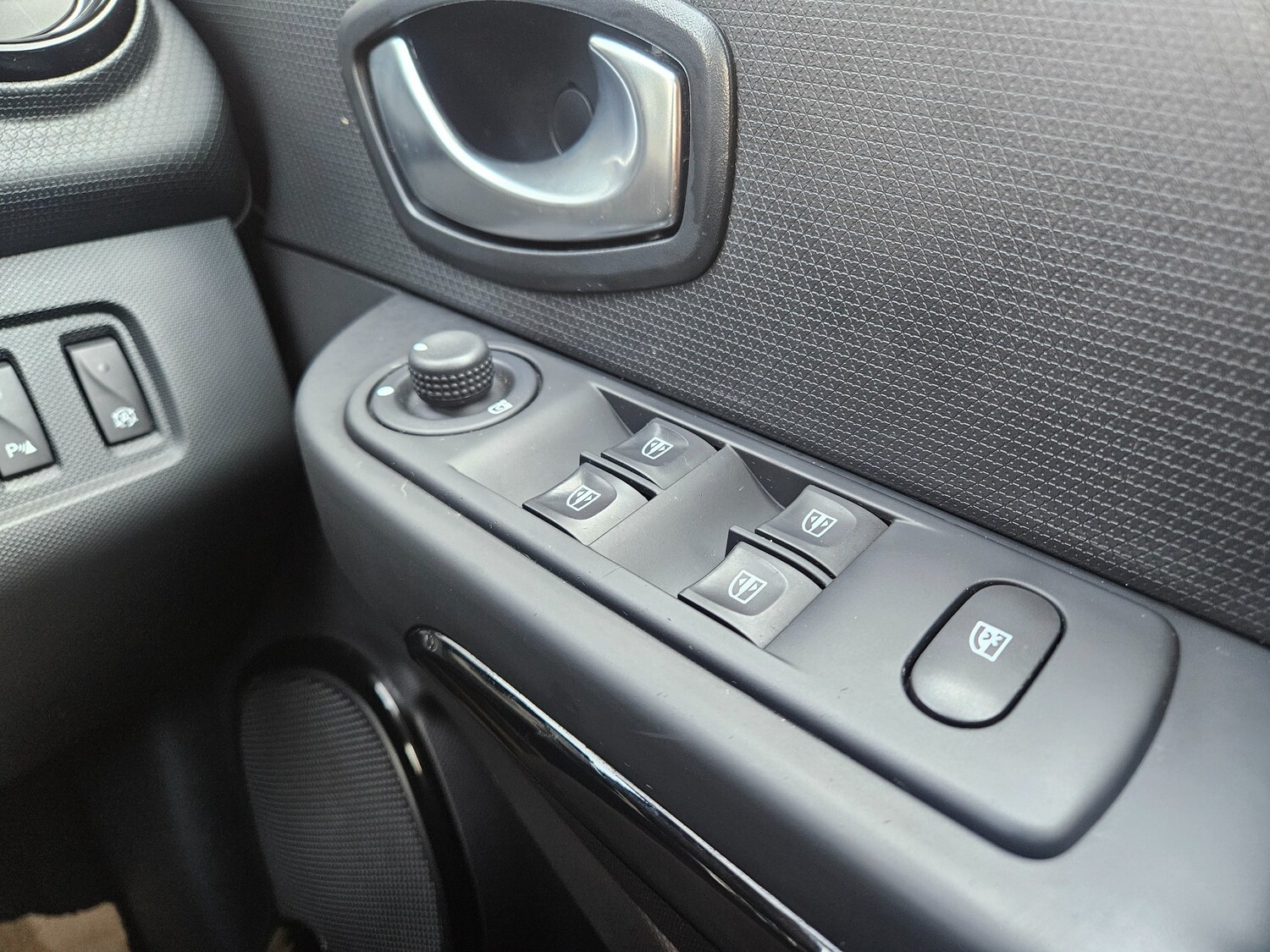 Used Renault Clio 2015 for sale - 77997651: Photo 20