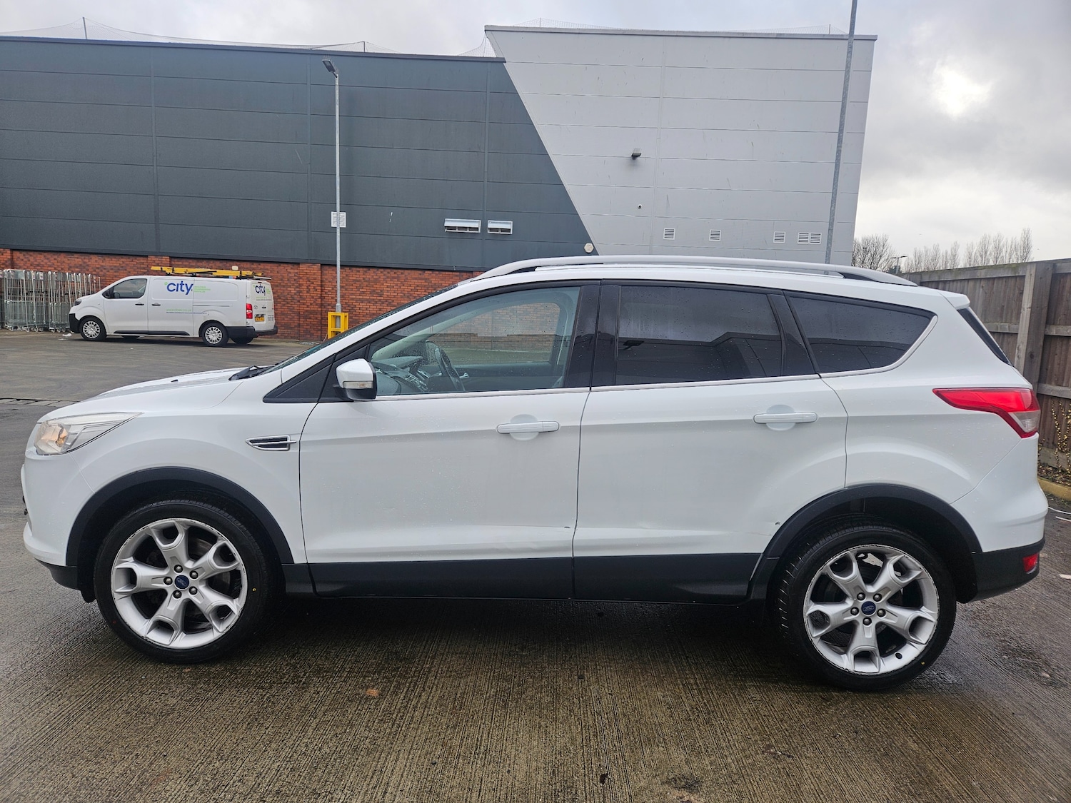 Used Ford Kuga 2015 for sale - 77378281: Photo 4