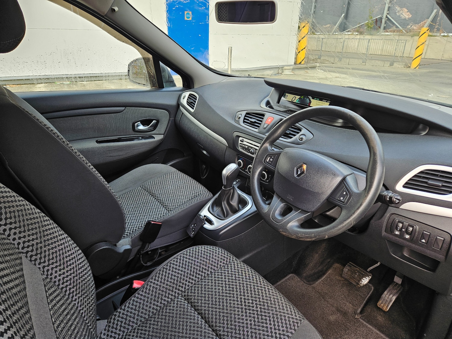 Used Renault Grand Scenic 2011 for sale - 76531497: Photo 18