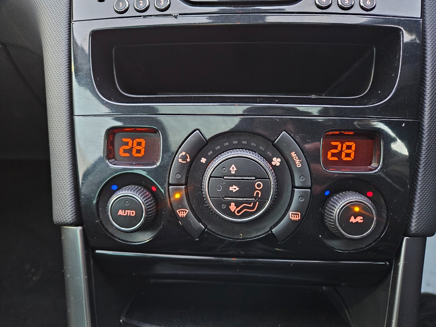 Used Peugeot 308 2014 for sale - 77931759: Photo 23