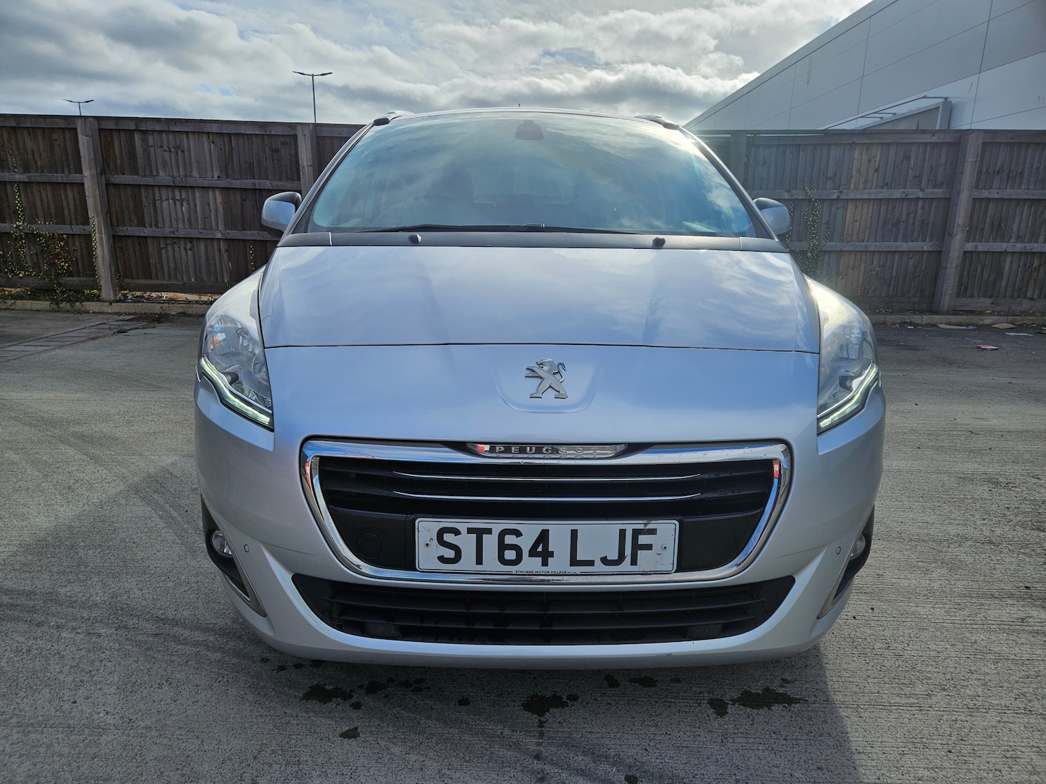 Used Peugeot 5008 2014 for sale - 77364101: Photo 3
