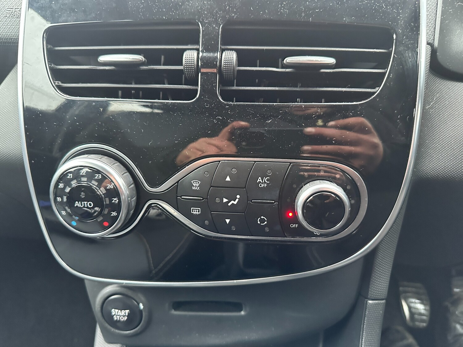 Used Renault Clio for sale - 77888746: Photo 12