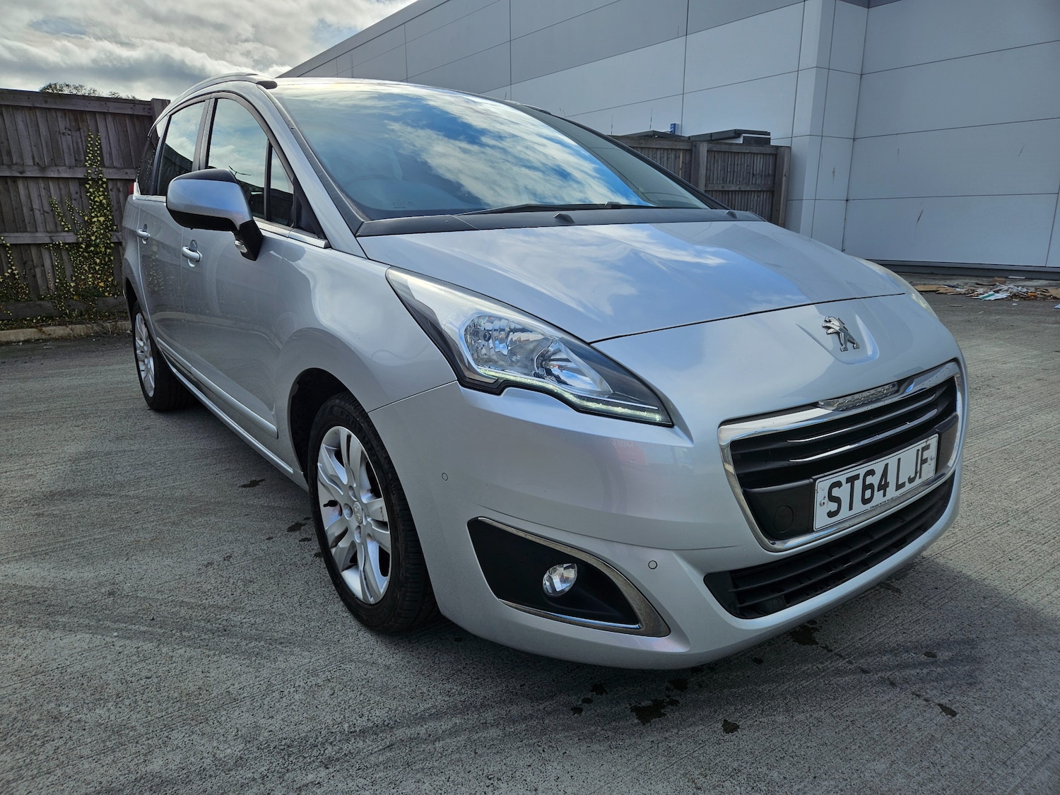 Used Peugeot 5008 2014 for sale - 77931799: Photo 2