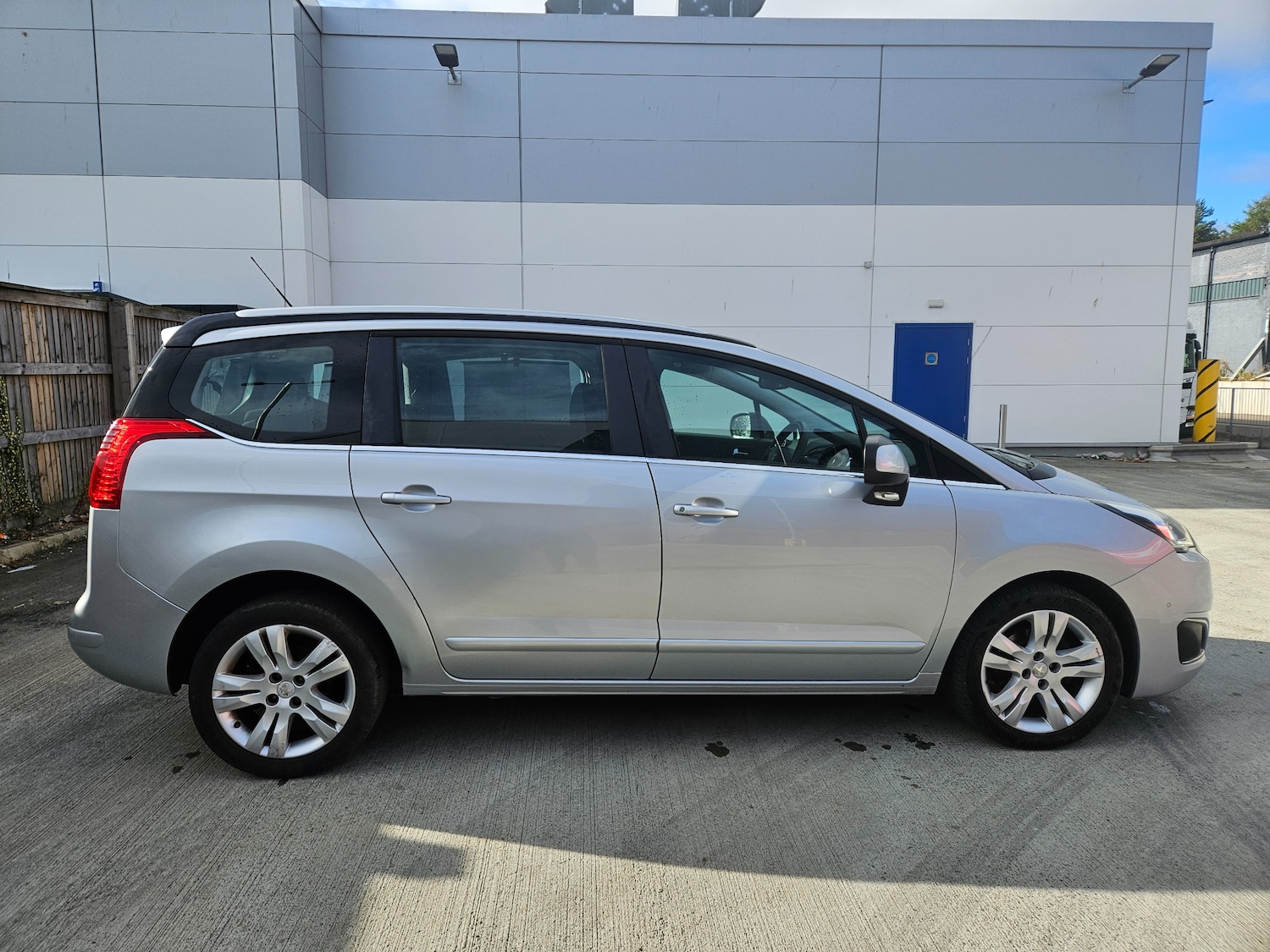 Used Peugeot 5008 2014 for sale - 77931799: Photo 9