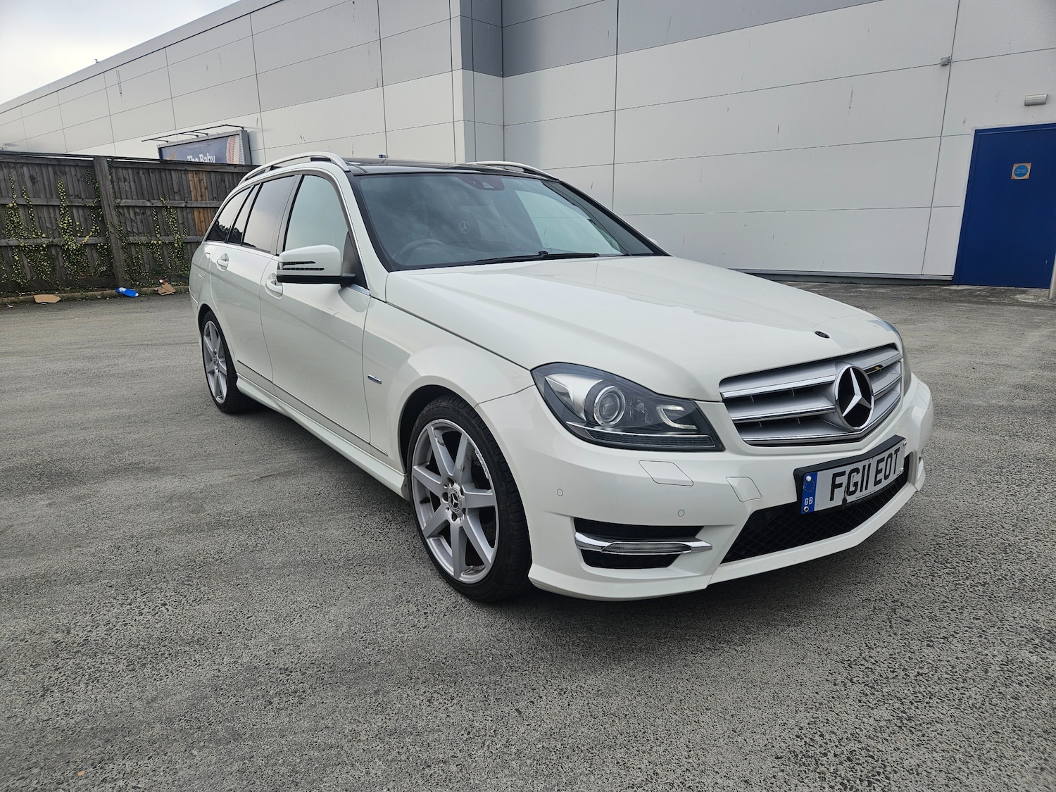 Used Mercedes-Benz C Class 2011 for sale - 76969104: Photo 1
