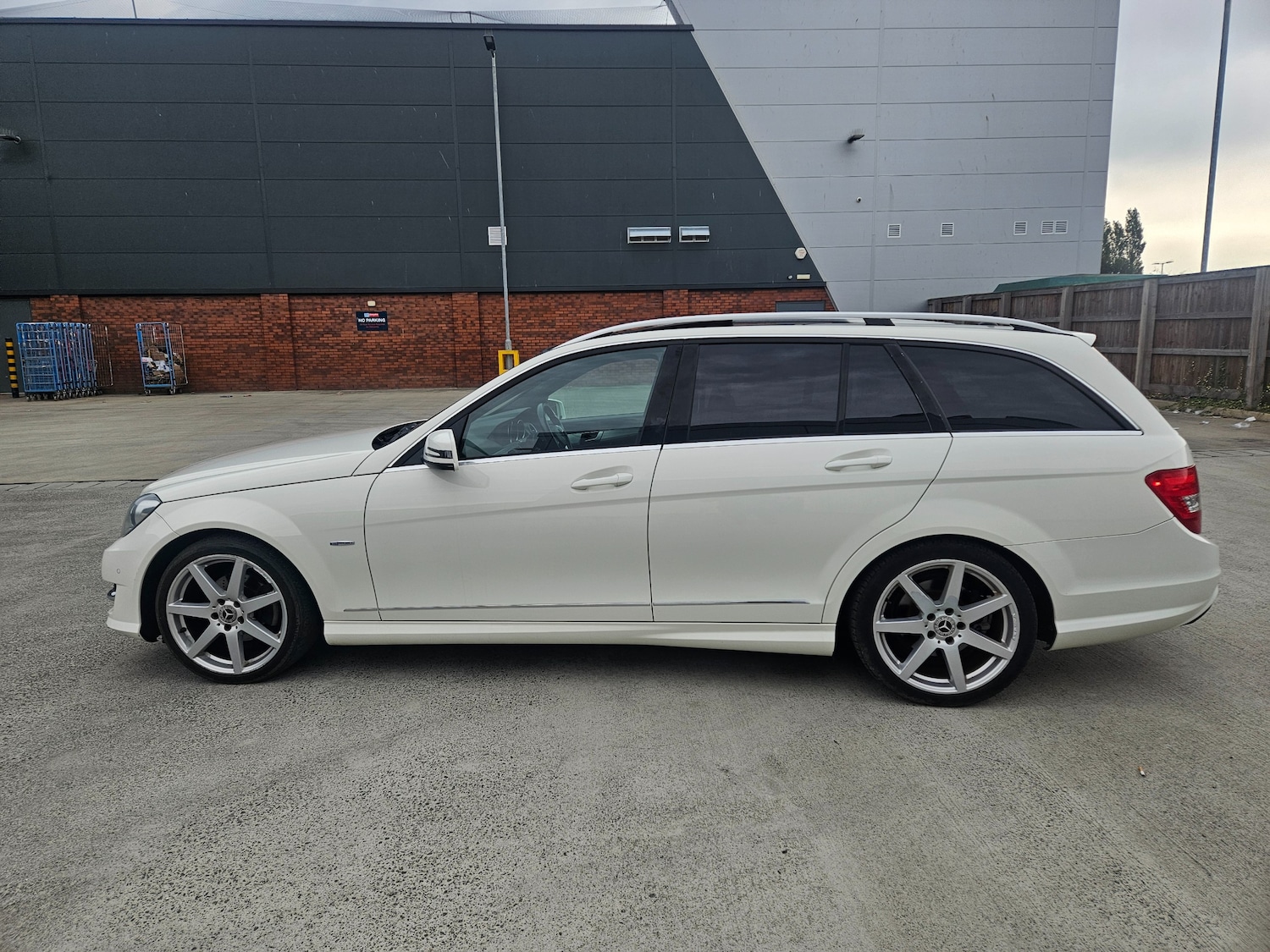 Used Mercedes-Benz C Class 2011 for sale - 76969104: Photo 5