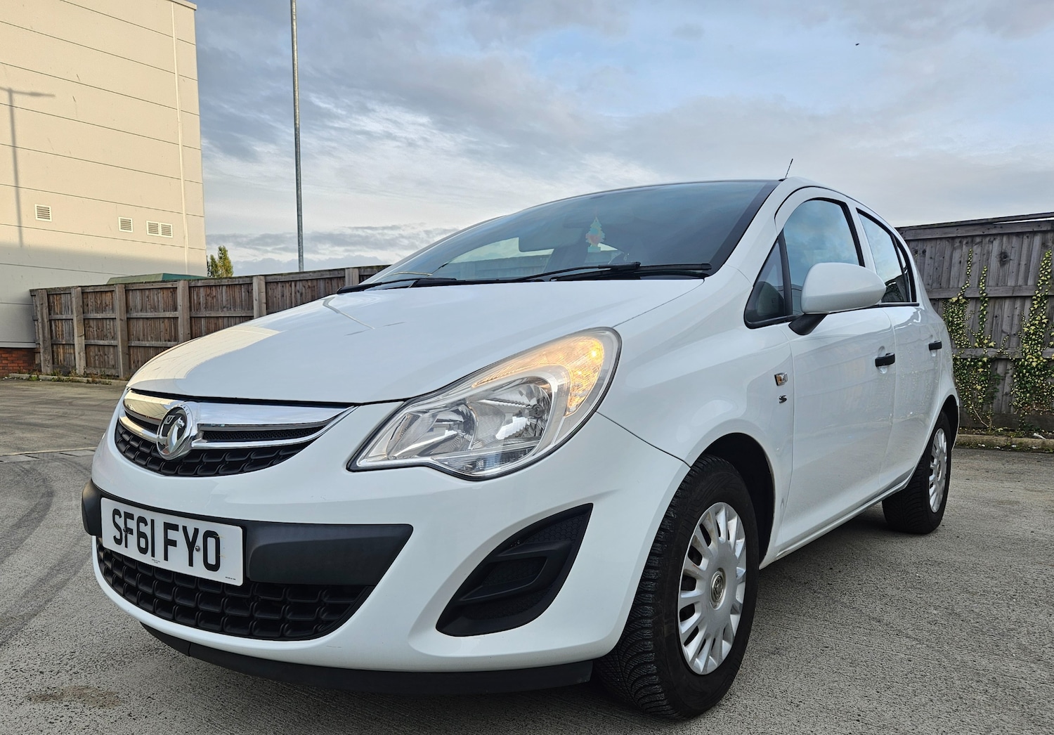 Used Vauxhall Corsa 2011 for sale - 76531494: Photo 3