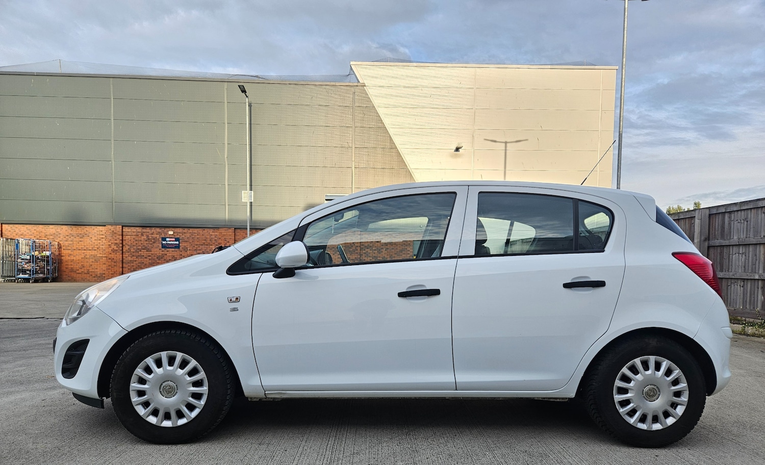 Used Vauxhall Corsa 2011 for sale - 76531494: Photo 4