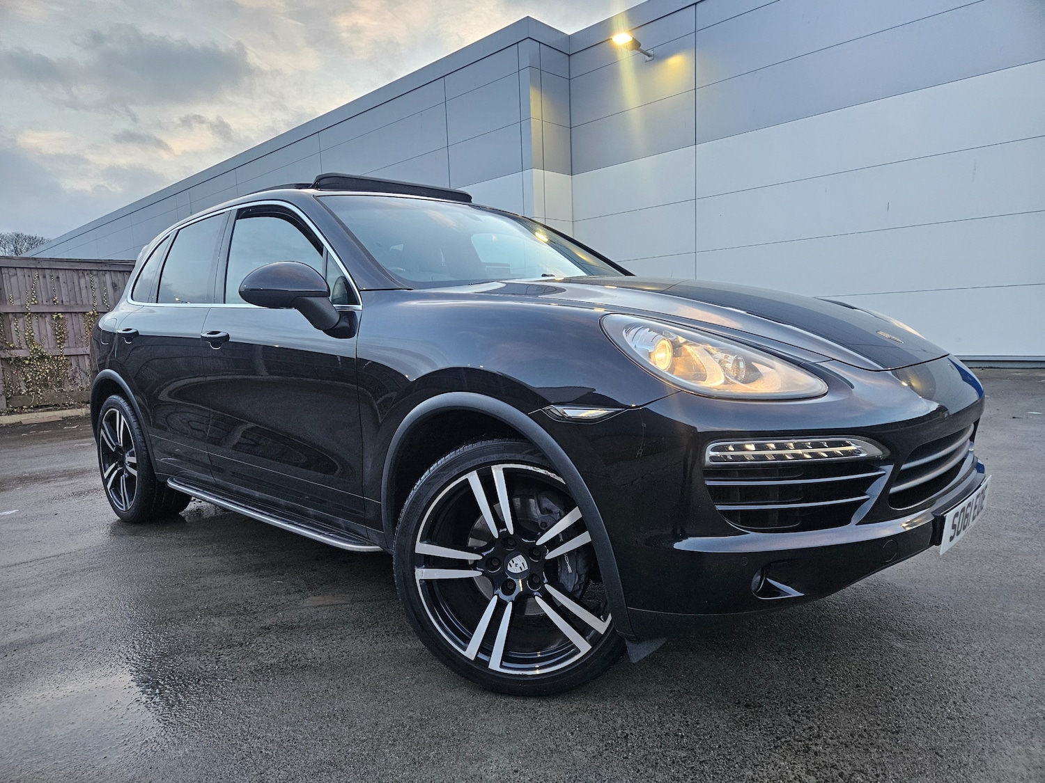 Used Porsche Cayenne 2011 for sale - 76748527: Photo 1