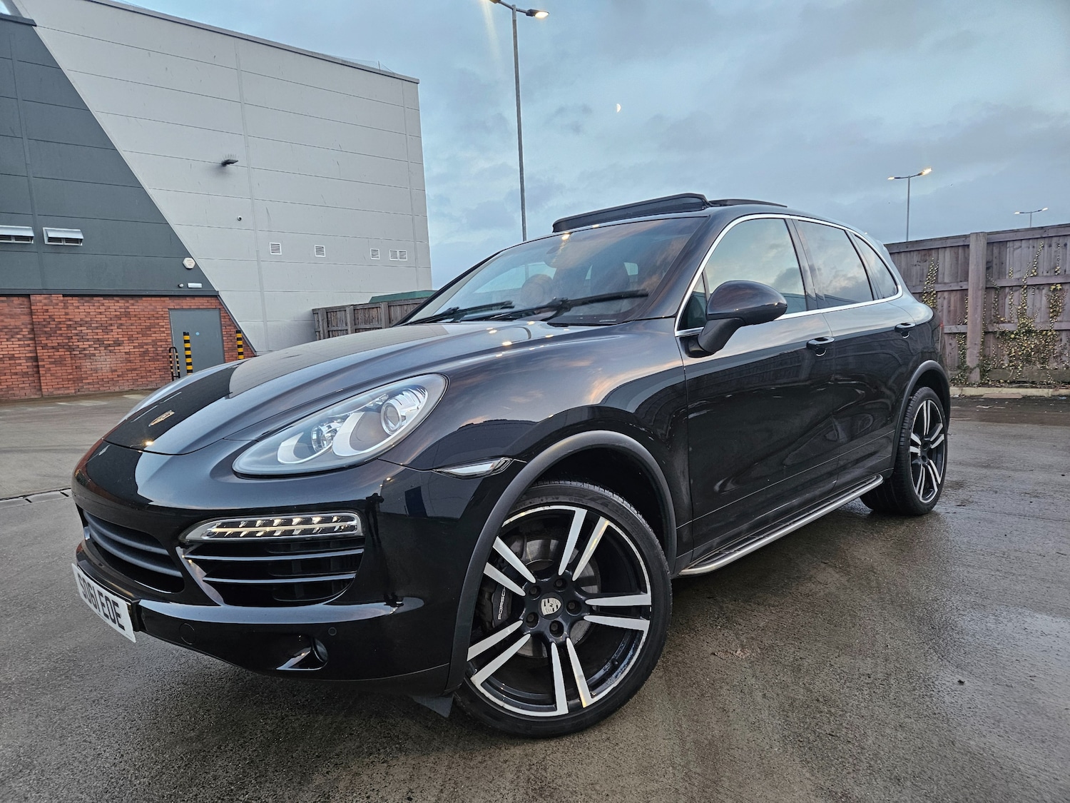 Used Porsche Cayenne 2011 for sale - 76748527: Photo 4