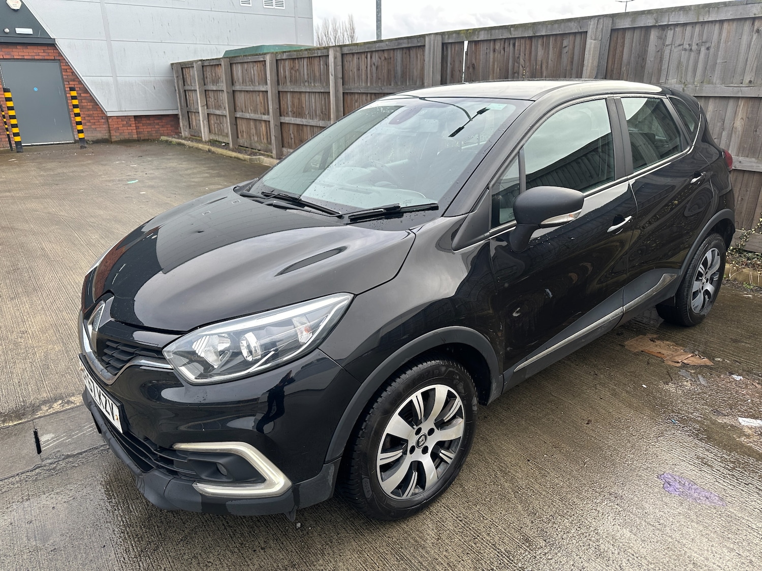 Used Renault Captur for sale - 77688222: Photo 3