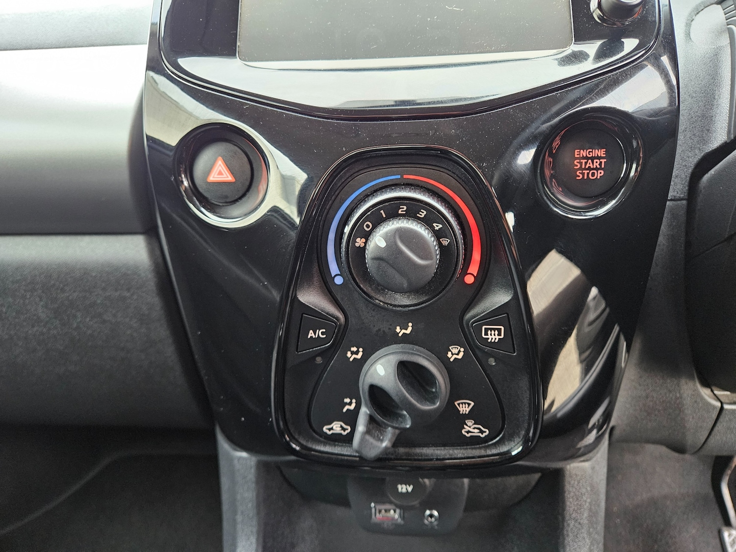 Used Peugeot 108 2016 for sale - 76830834: Photo 19