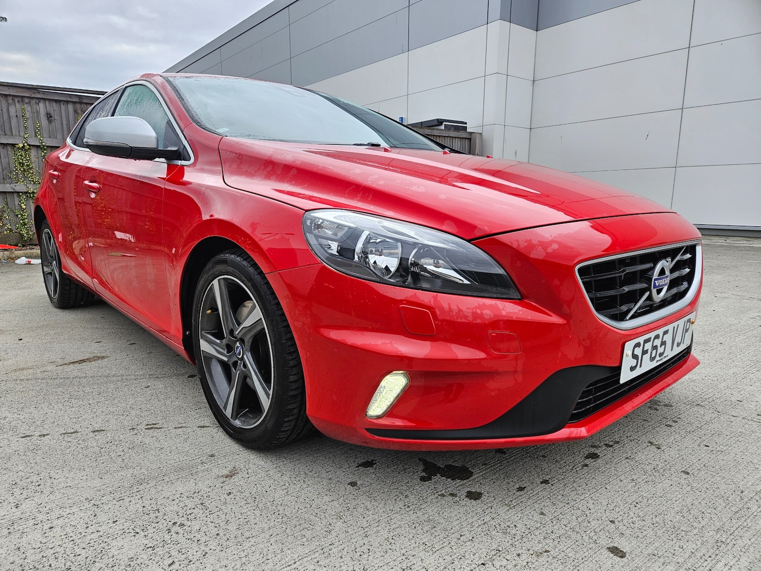 Used Volvo V40 2015 for sale - 76438930: Photo 1