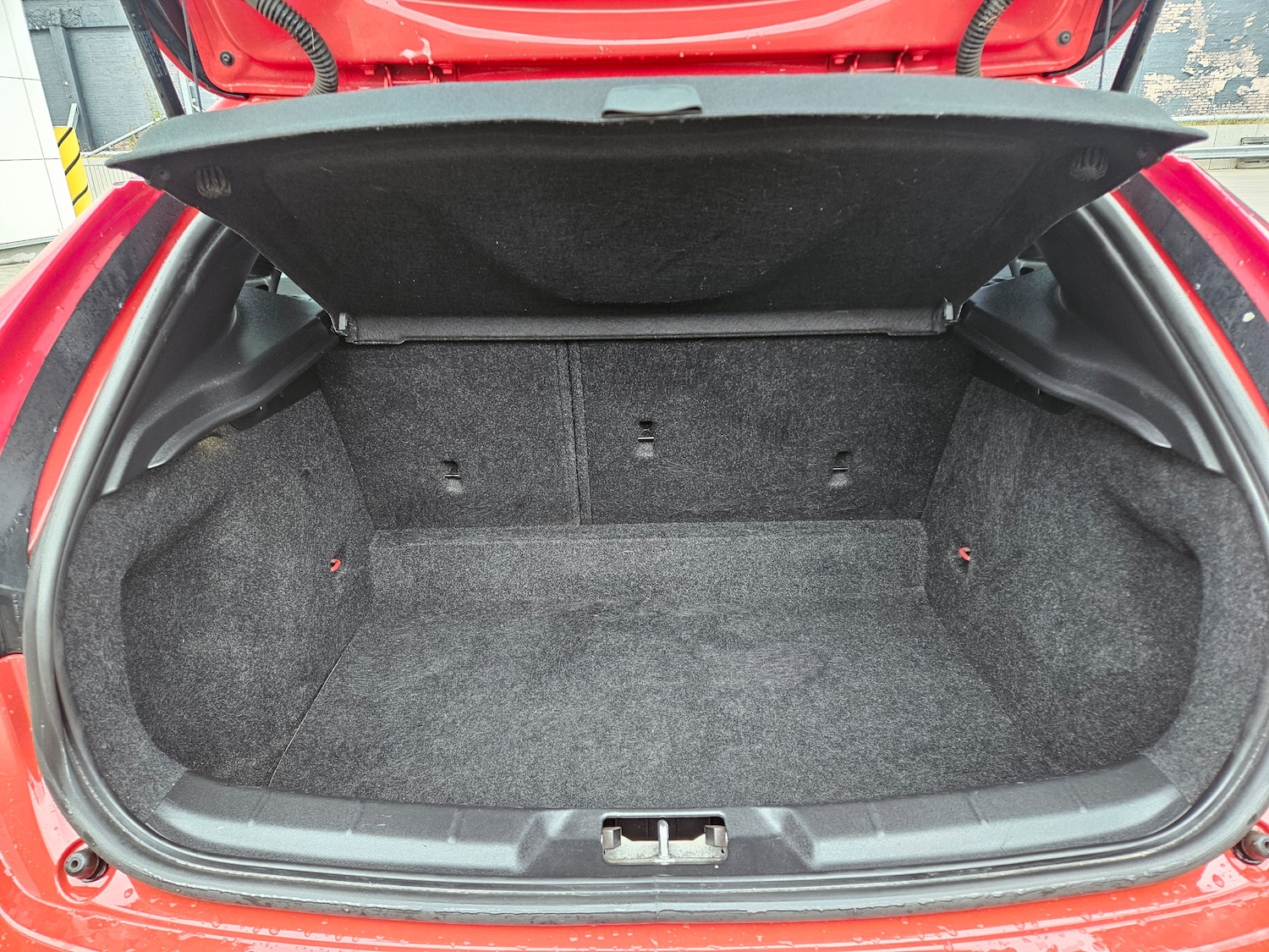 Used Volvo V40 2015 for sale - 76438930: Photo 14