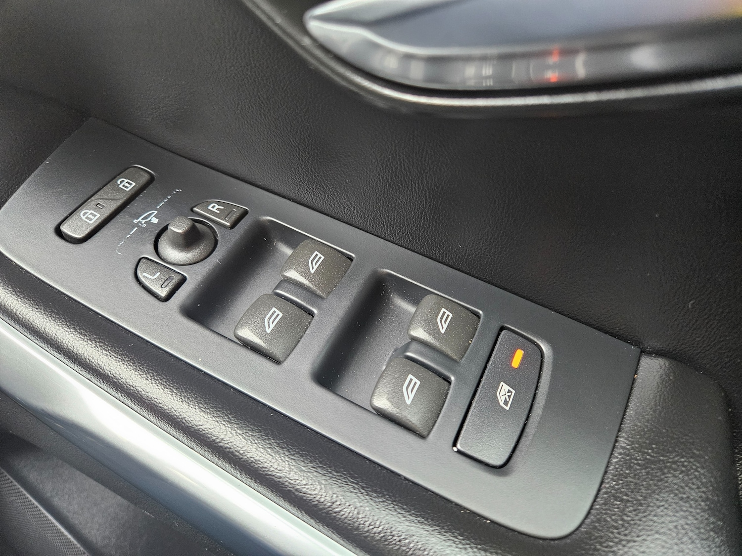 Used Volvo V40 2015 for sale - 76438930: Photo 18