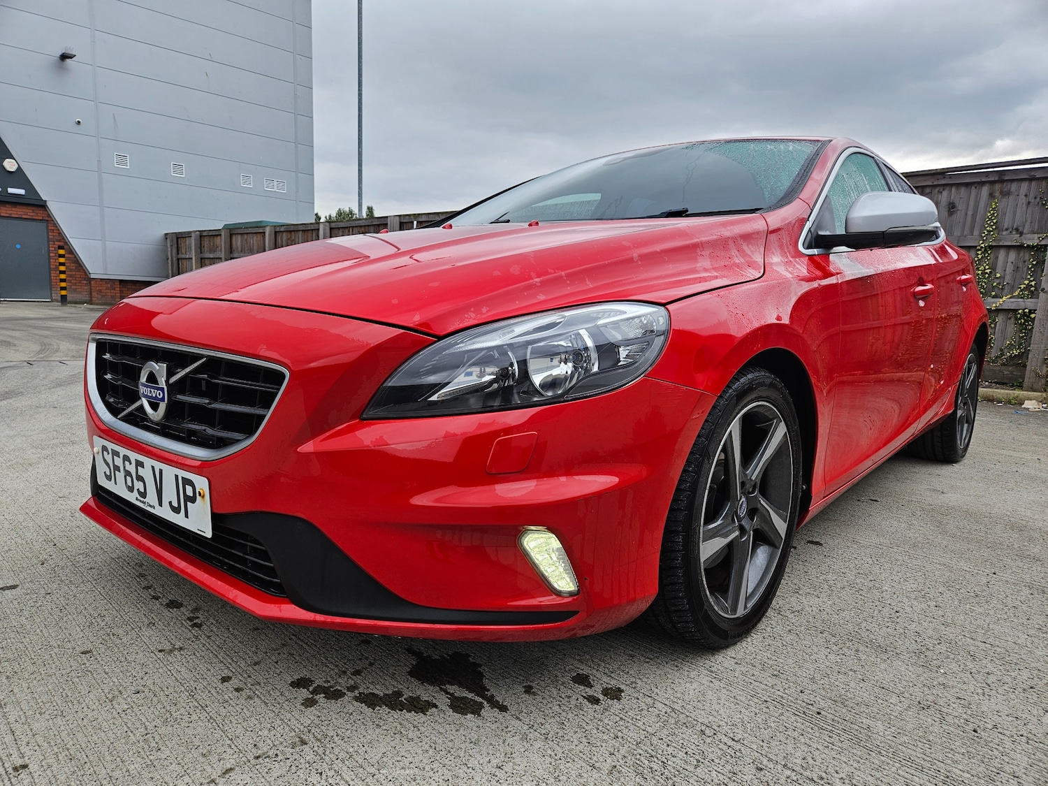 Used Volvo V40 2015 for sale - 76438930: Photo 2