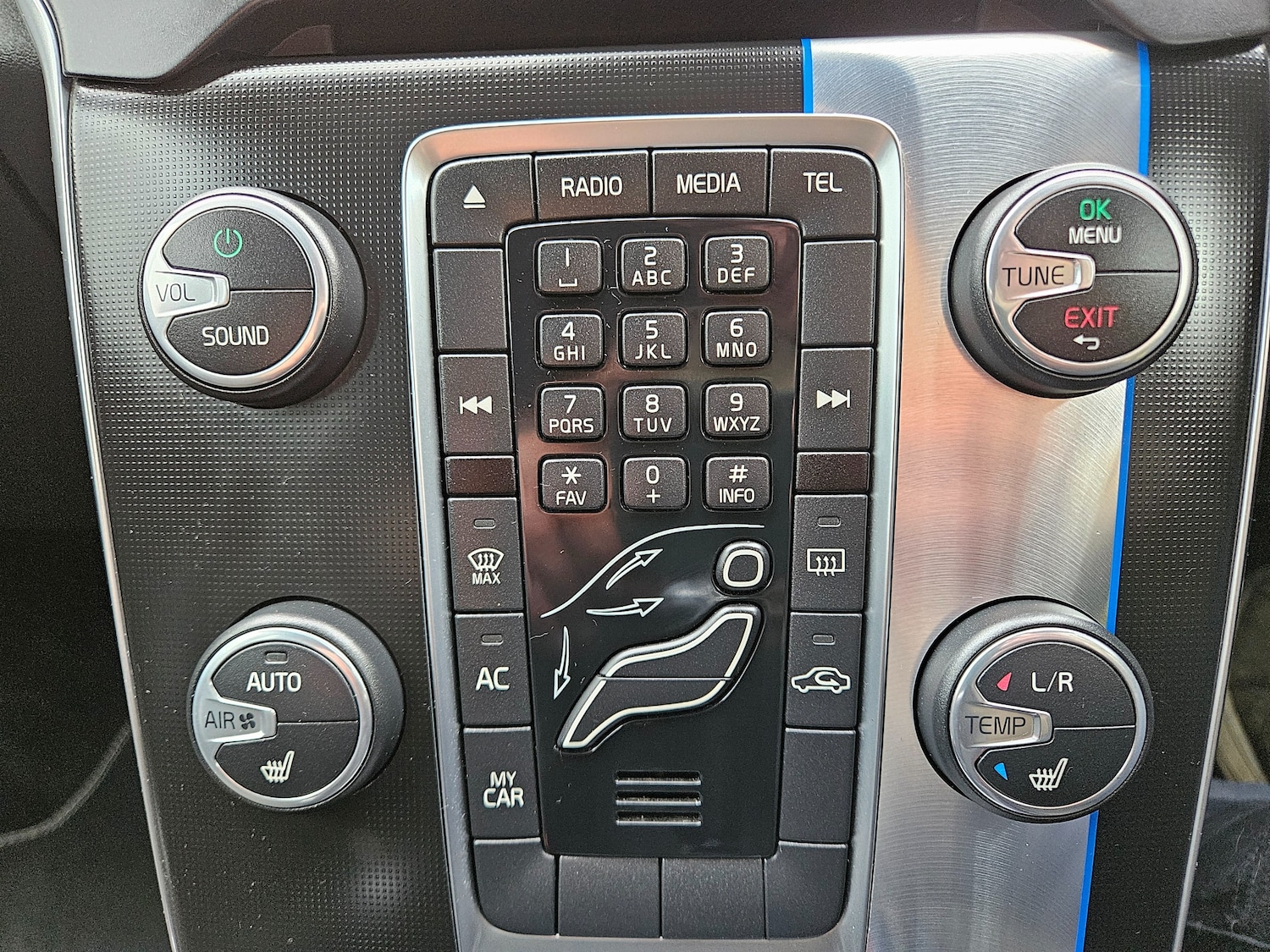 Used Volvo V40 2015 for sale - 76438930: Photo 26