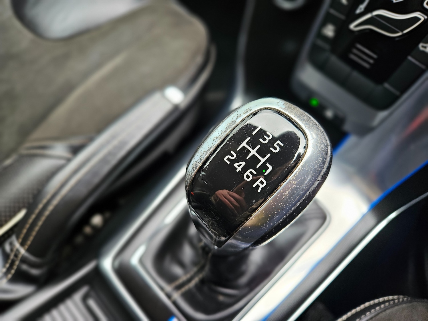 Used Volvo V40 2015 for sale - 76438930: Photo 27