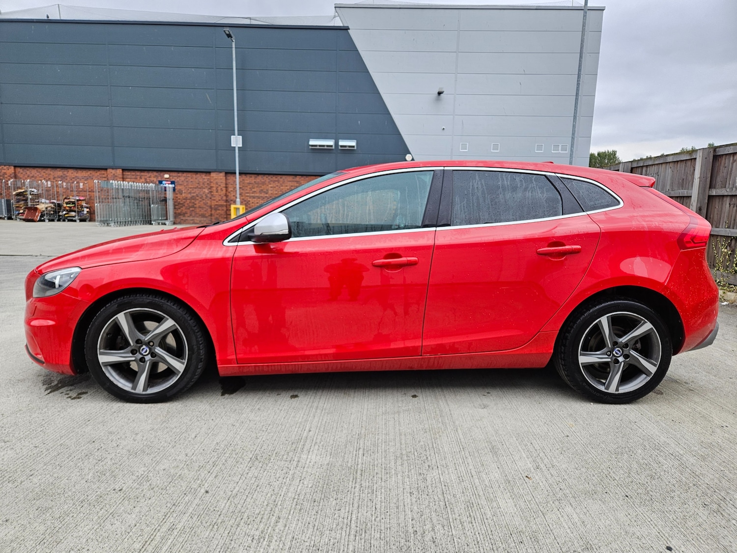 Used Volvo V40 2015 for sale - 76438930: Photo 5
